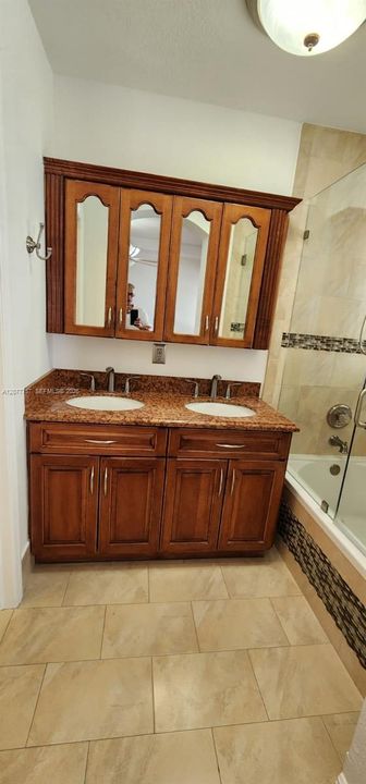 For Rent: $2,950 (2 beds, 2 baths, 1261 Square Feet)