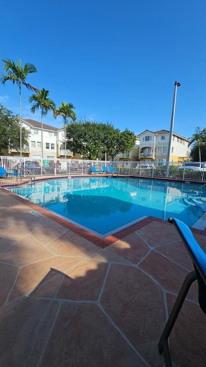 For Rent: $2,950 (2 beds, 2 baths, 1261 Square Feet)