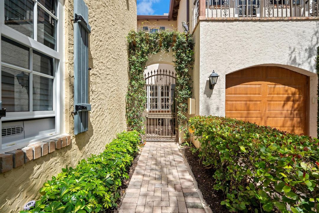 WALKWAY_TO_ENTRANCE_DT