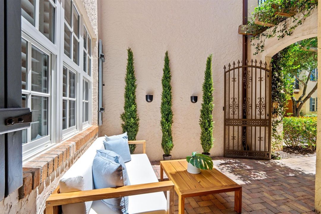 EXTERIOR_ENTRANCE_PATIO_DT_NEW