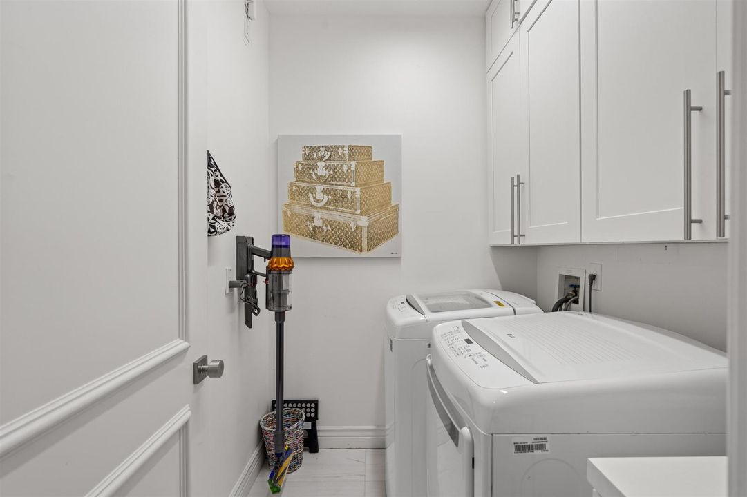 LAUNDRY_STRAIGHT_DT