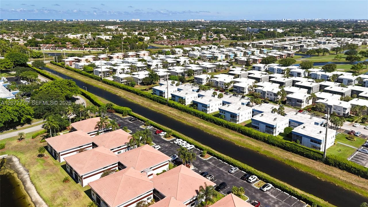 На продажу: $185,000 (2 спален, 2 ванн, 900 Квадратных фут)