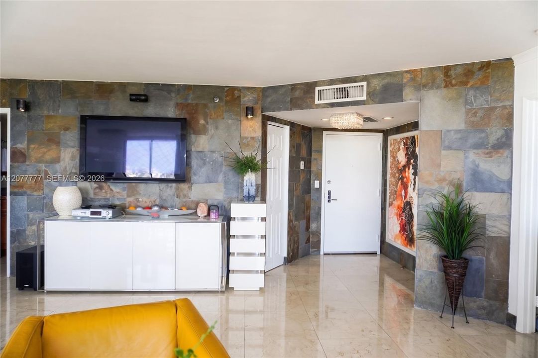 En Venta: $608,000 (2 camas, 2 baños, 1181 Pies cuadrados)