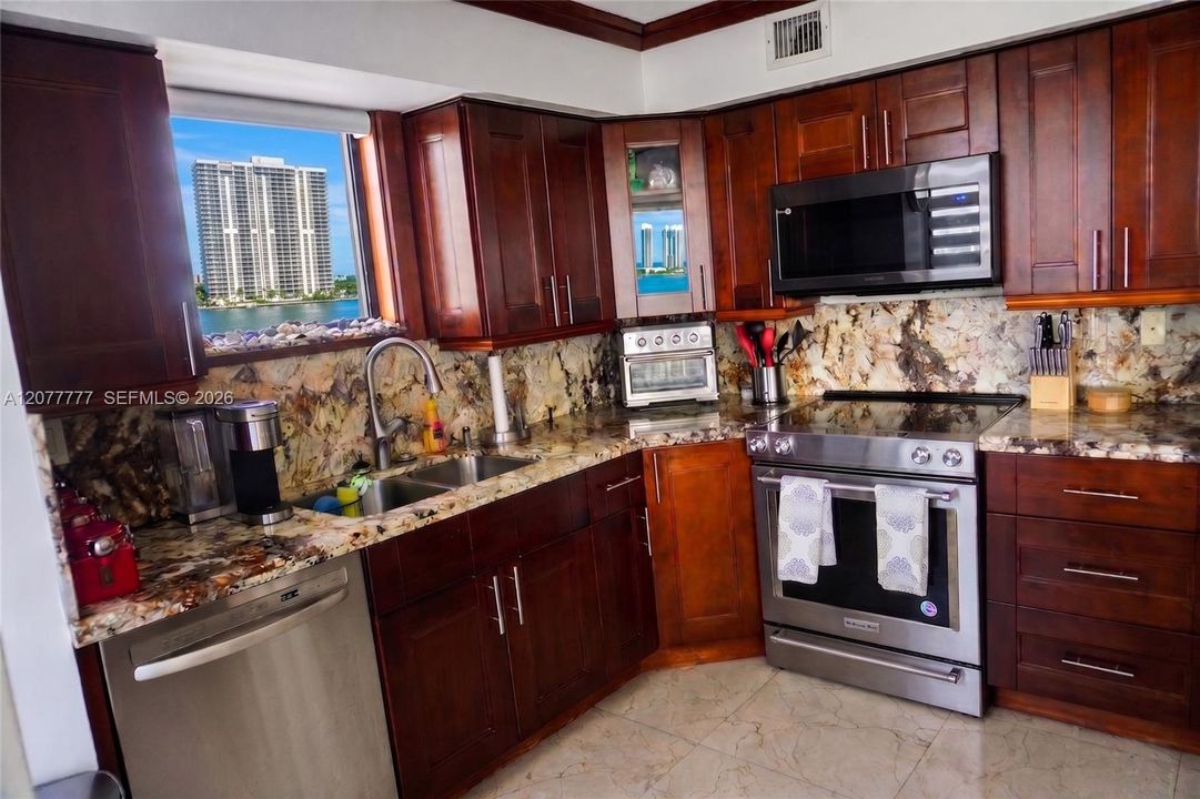 En Venta: $608,000 (2 camas, 2 baños, 1181 Pies cuadrados)