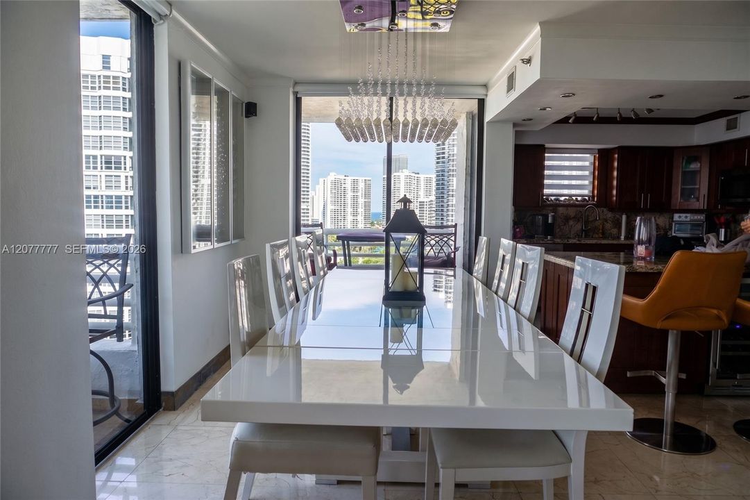 En Venta: $608,000 (2 camas, 2 baños, 1181 Pies cuadrados)
