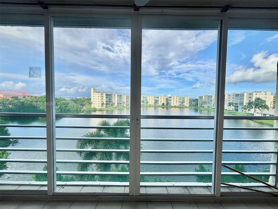 На продажу: $174,900 (2 спален, 2 ванн, 1190 Квадратных фут)