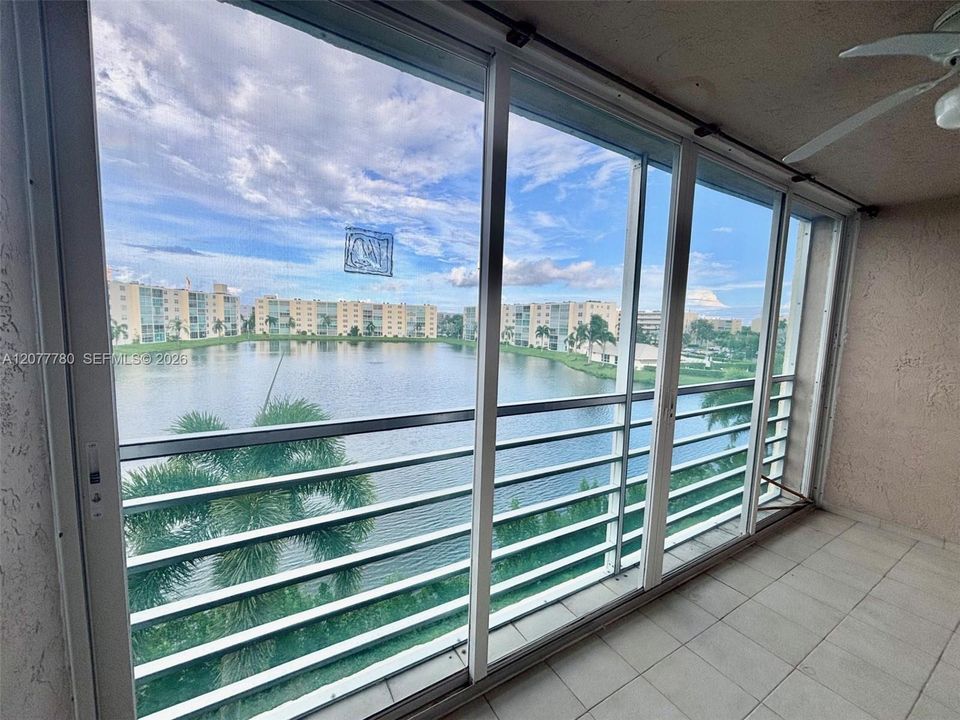На продажу: $174,900 (2 спален, 2 ванн, 1190 Квадратных фут)