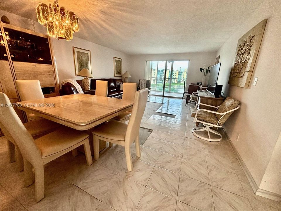 На продажу: $174,900 (2 спален, 2 ванн, 1190 Квадратных фут)