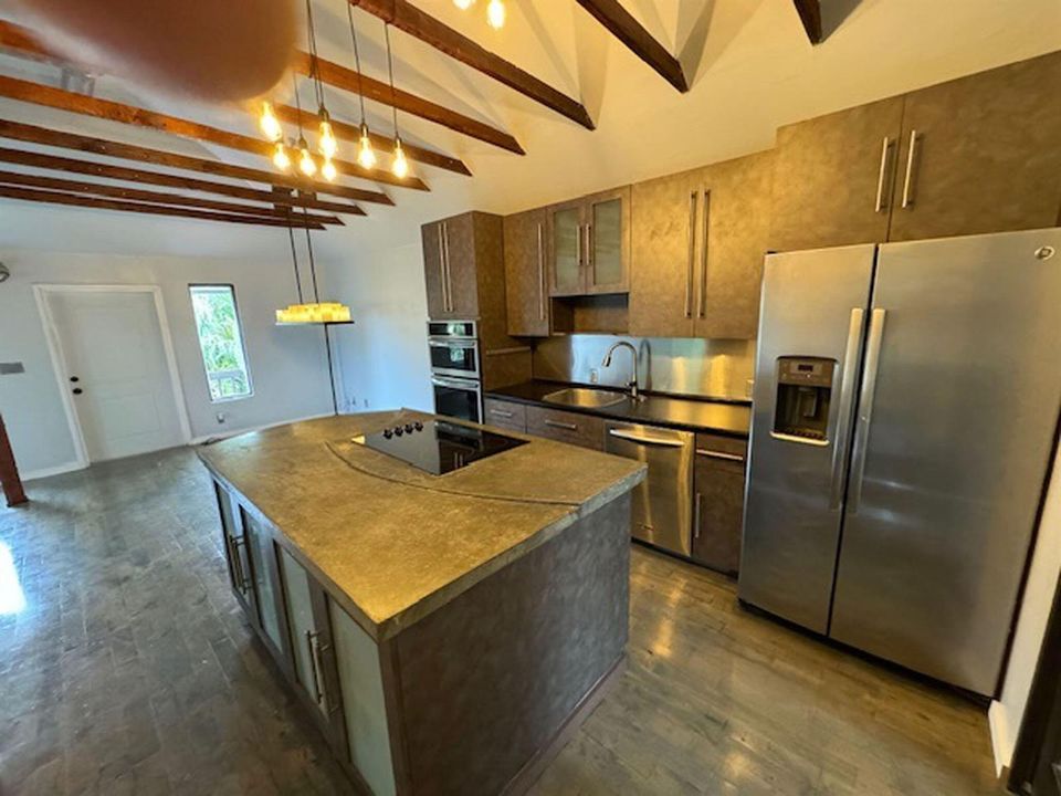36-web-or-mls-1329-ne-5th-ave
