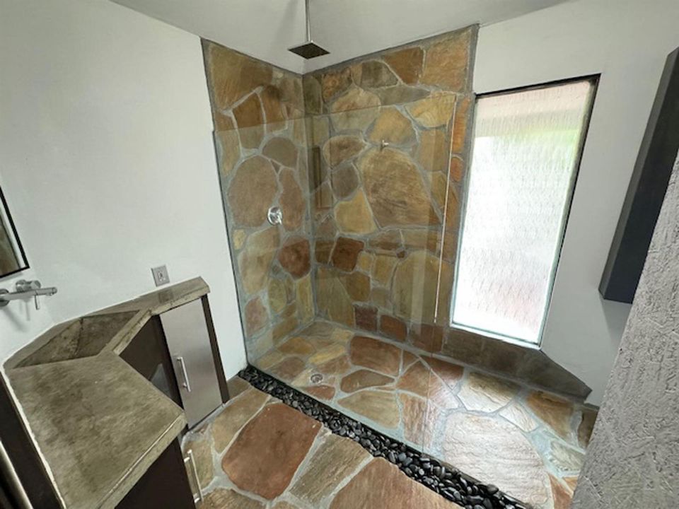 39-web-or-mls-1329-ne-5th-ave