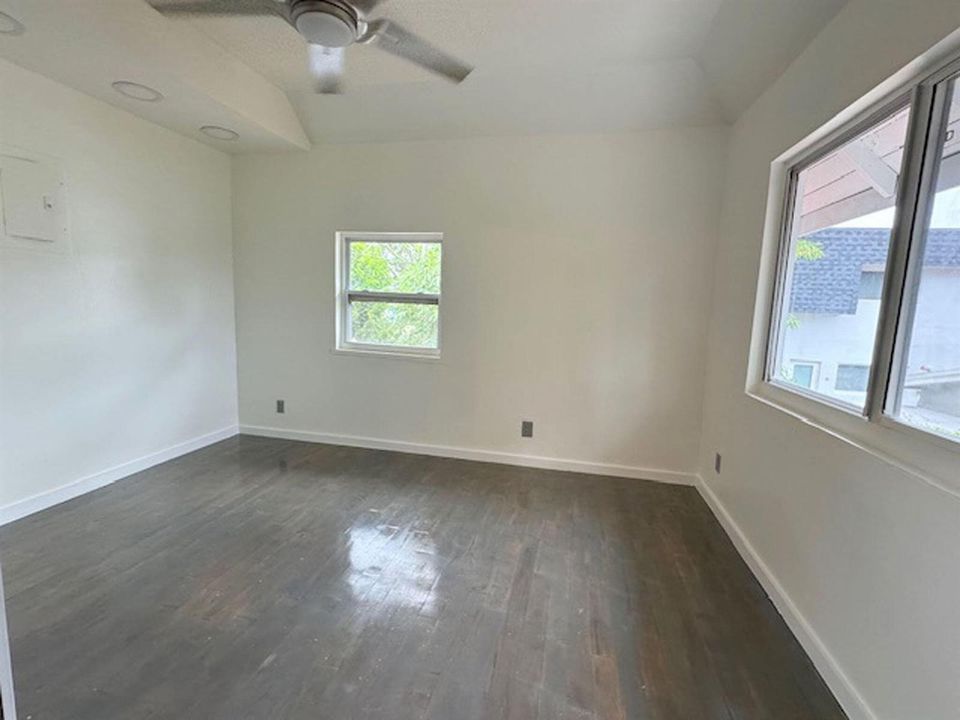 38-web-or-mls-1329-ne-5th-ave