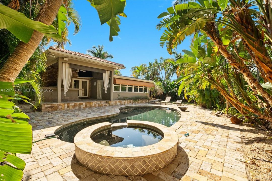 En Venta: $879,000 (3 camas, 2 baños, 1829 Pies cuadrados)