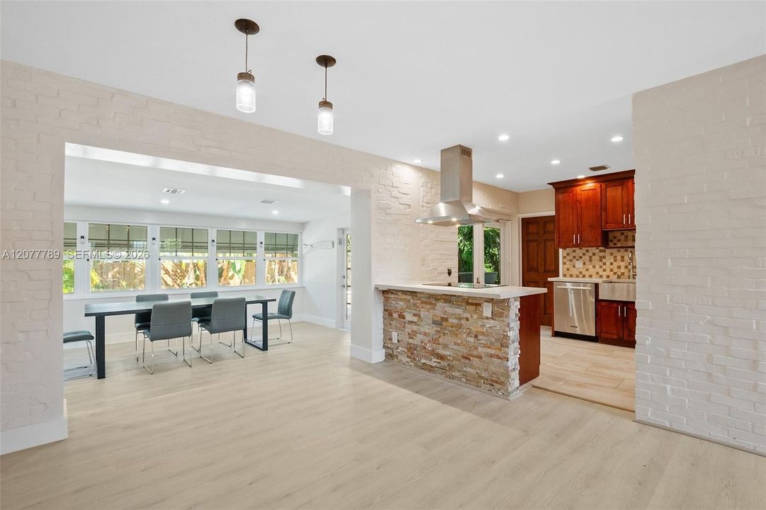 En Venta: $879,000 (3 camas, 2 baños, 1829 Pies cuadrados)