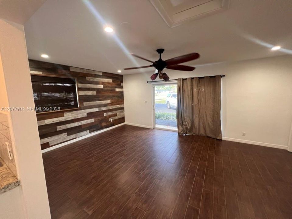 For Rent: $1,350 (0 beds, 1 baths, 500 Square Feet)