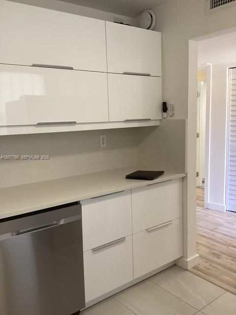 For Rent: $1,800 (1 beds, 1 baths, 898 Square Feet)