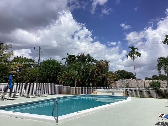 For Rent: $1,800 (1 beds, 1 baths, 898 Square Feet)