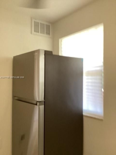 For Rent: $1,800 (1 beds, 1 baths, 898 Square Feet)