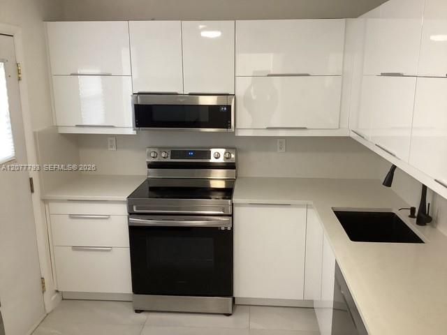For Rent: $1,800 (1 beds, 1 baths, 898 Square Feet)