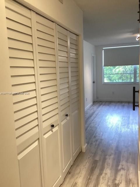 For Rent: $1,800 (1 beds, 1 baths, 898 Square Feet)