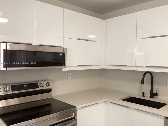 For Rent: $1,800 (1 beds, 1 baths, 898 Square Feet)