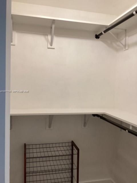 For Rent: $1,800 (1 beds, 1 baths, 898 Square Feet)