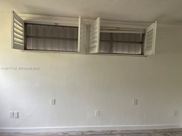 For Rent: $1,800 (1 beds, 1 baths, 898 Square Feet)