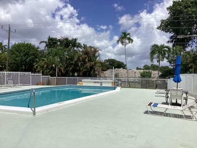 For Rent: $1,800 (1 beds, 1 baths, 898 Square Feet)