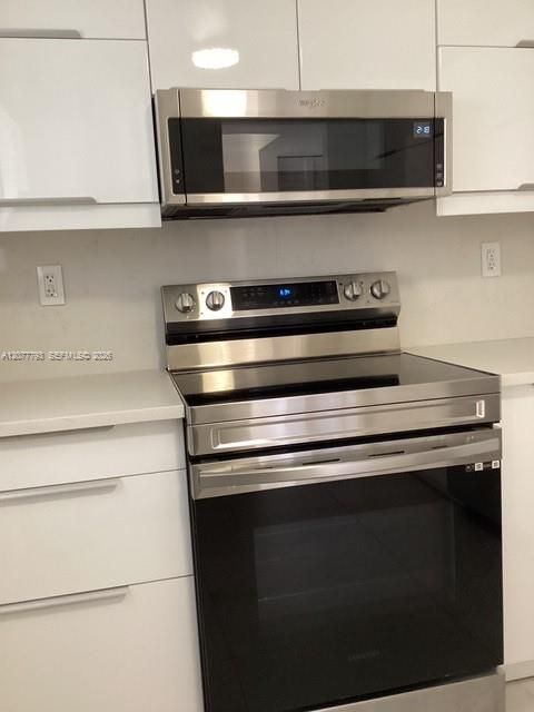 For Rent: $1,800 (1 beds, 1 baths, 898 Square Feet)