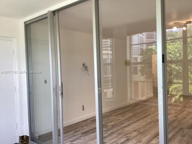 For Rent: $1,800 (1 beds, 1 baths, 898 Square Feet)