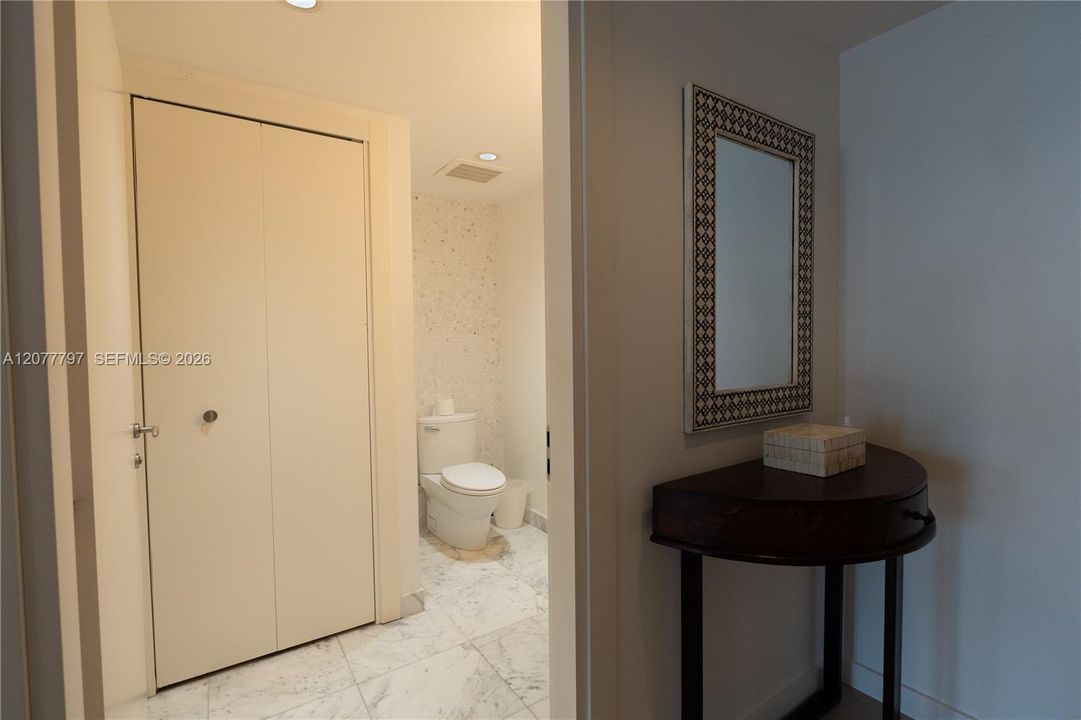 For Rent: $5,300 (1 beds, 1 baths, 950 Square Feet)