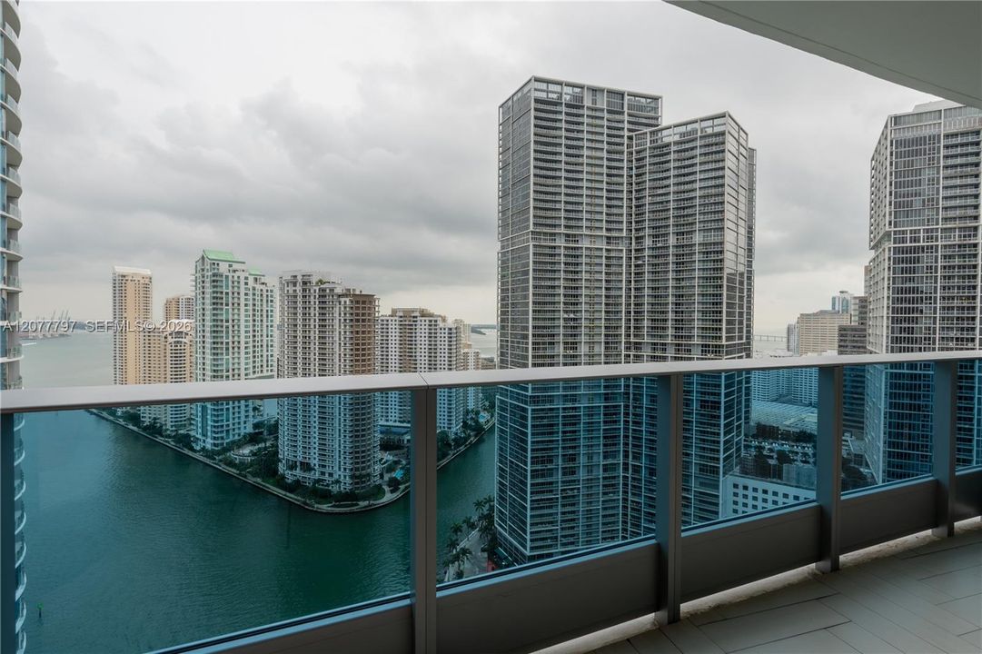 For Rent: $5,300 (1 beds, 1 baths, 950 Square Feet)