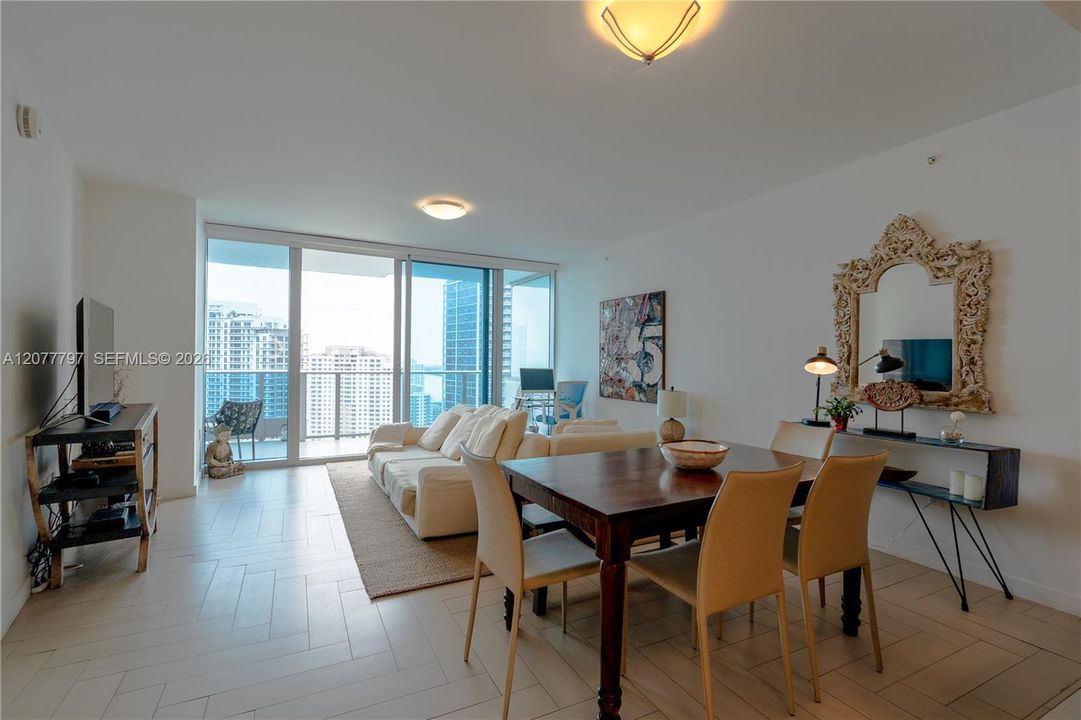 For Rent: $5,300 (1 beds, 1 baths, 950 Square Feet)