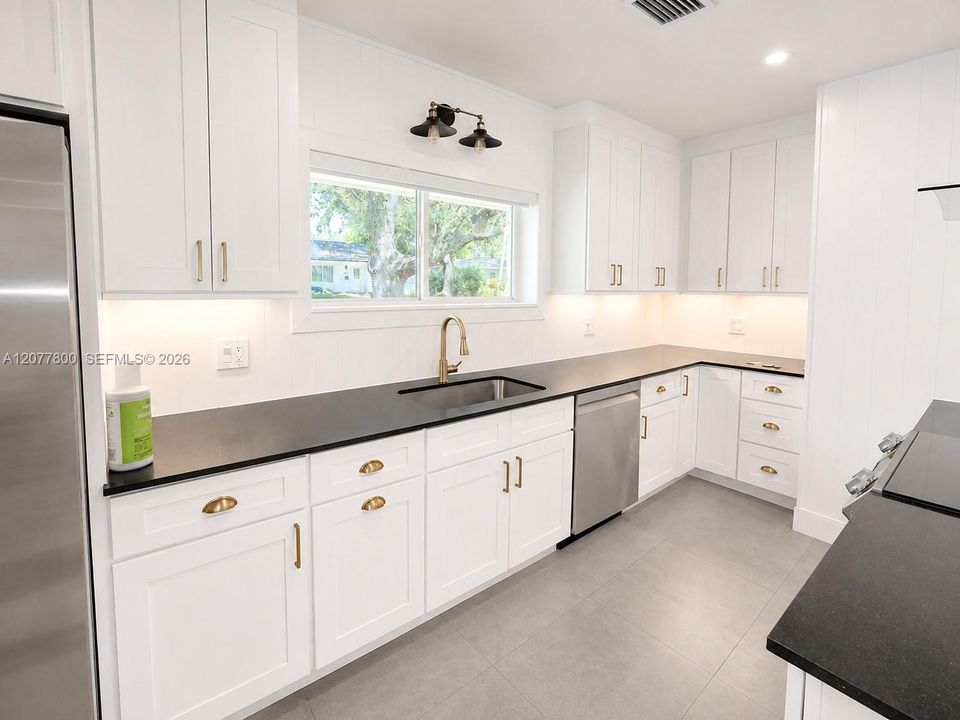 For Rent: $4,650 (3 beds, 2 baths, 1500 Square Feet)