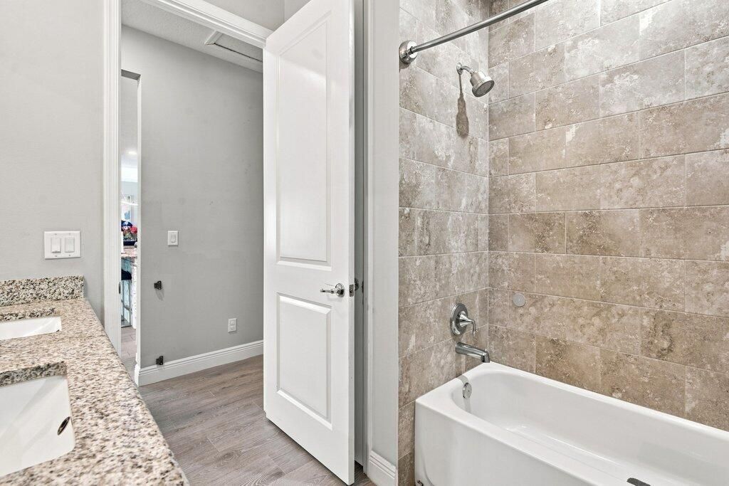 12291 70th Place N-90.jpg-SMALL