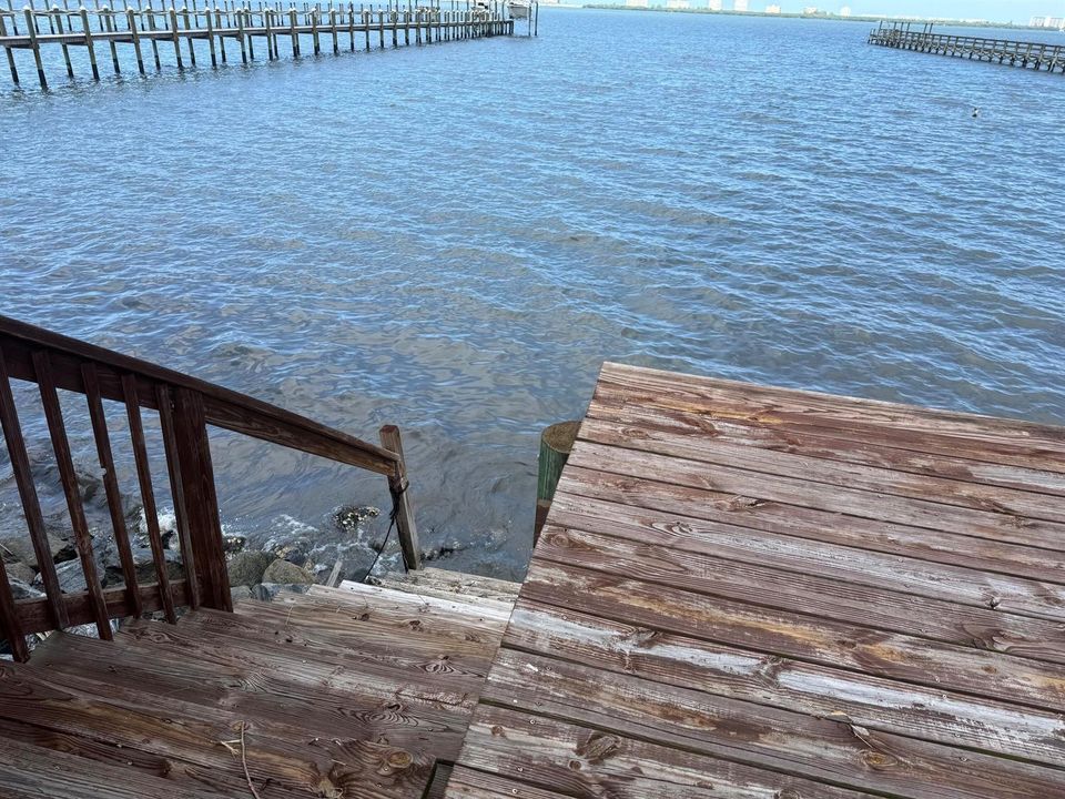 DAY DOCK/WATER ACCESS
