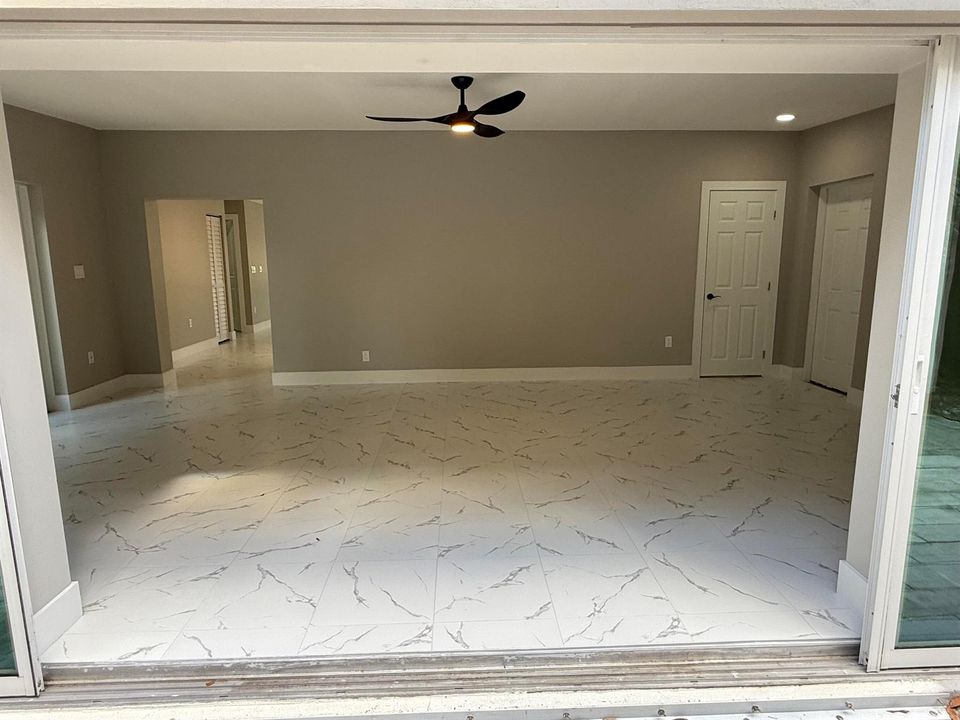 family room river point