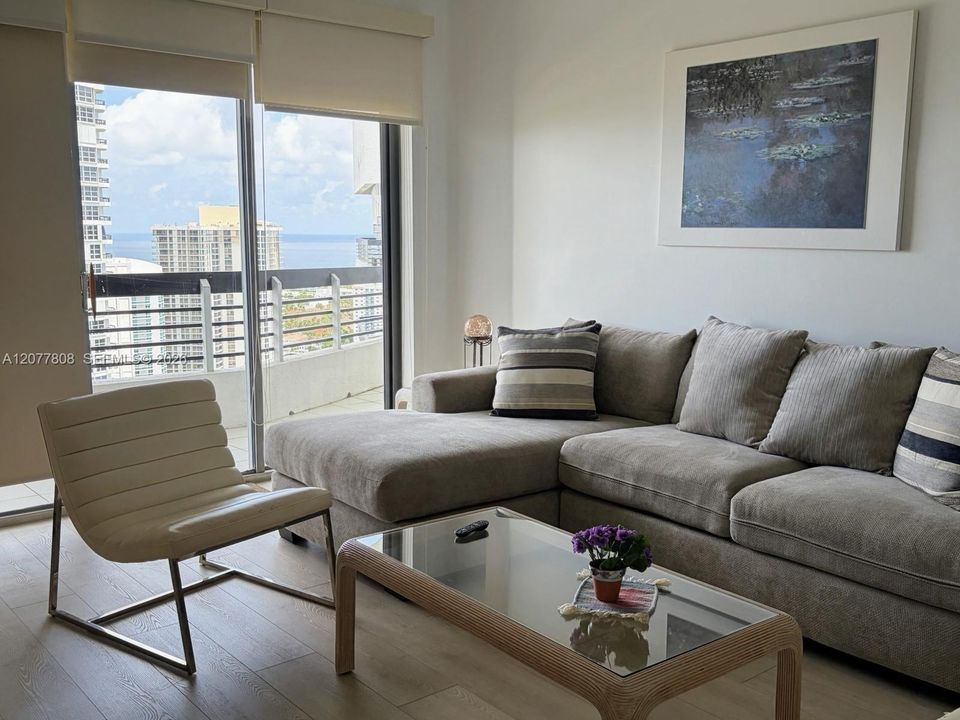 В аренду: $3,200 (2 спален, 2 ванн, 1181 Квадратных фут)