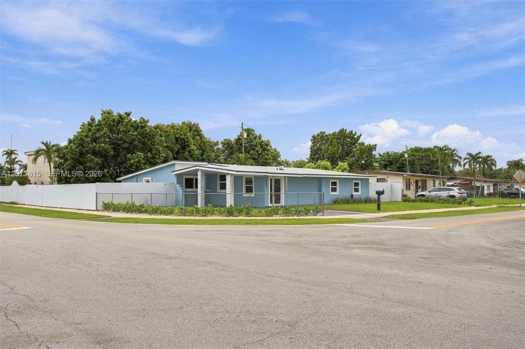 For Sale: $889,900 (3 beds, 2 baths, 2248 Square Feet)