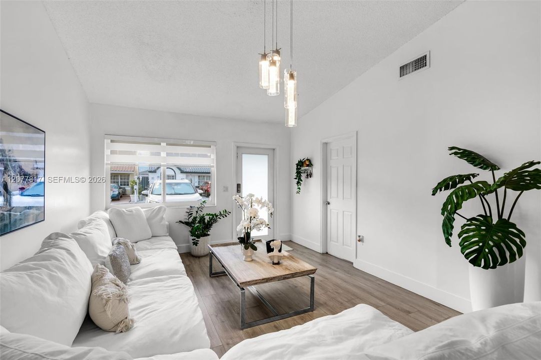 For Rent: $3,350 (3 beds, 2 baths, 1453 Square Feet)
