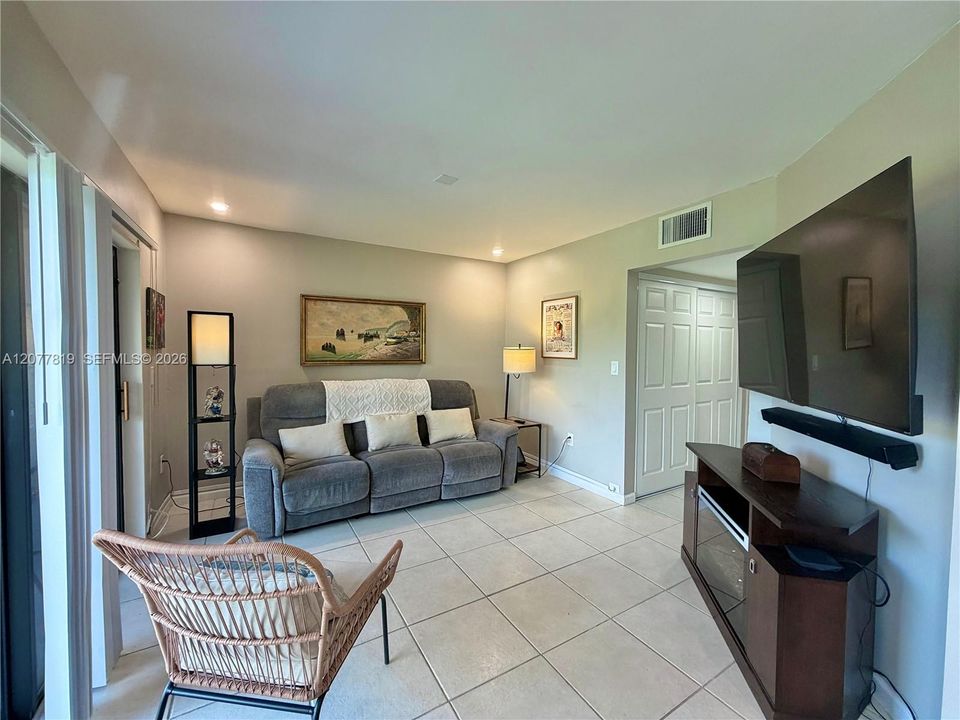 For Sale: $369,000 (4 beds, 3 baths, 1353 Square Feet)