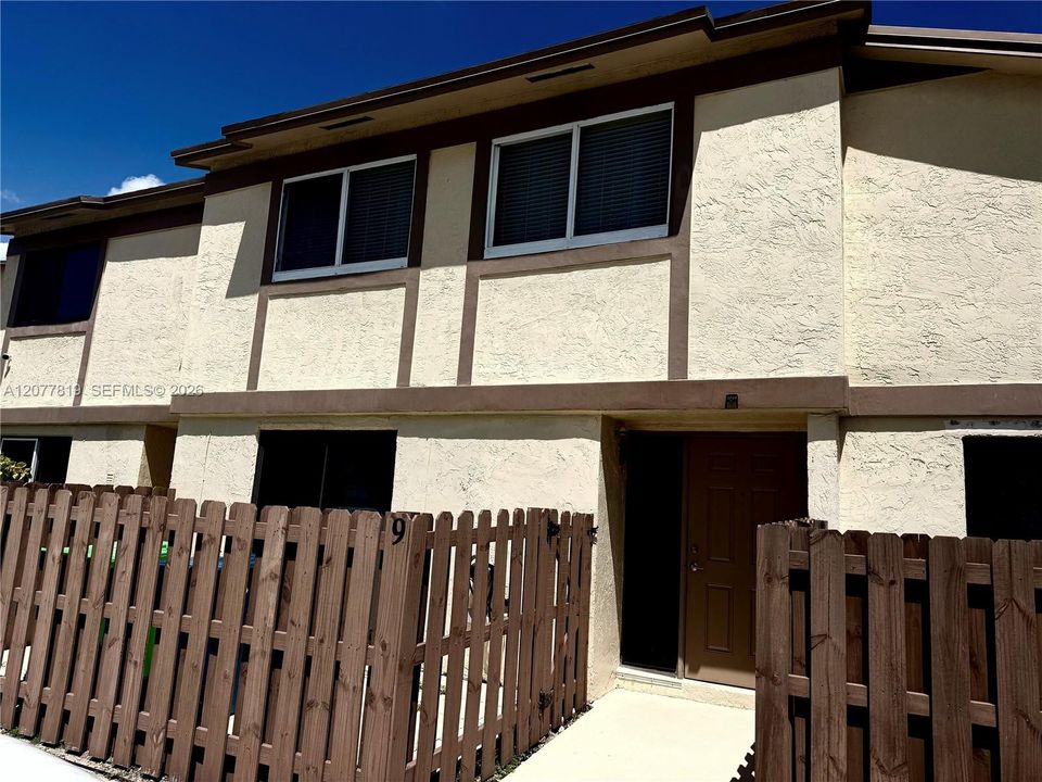 For Sale: $369,000 (4 beds, 3 baths, 1353 Square Feet)
