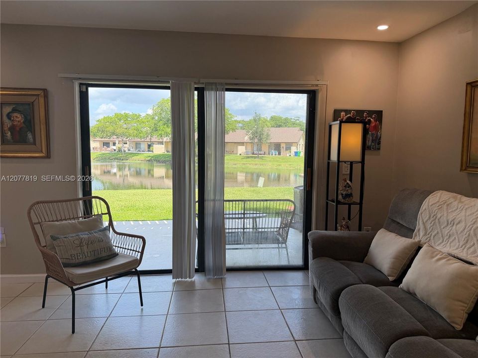 For Sale: $369,000 (4 beds, 3 baths, 1353 Square Feet)