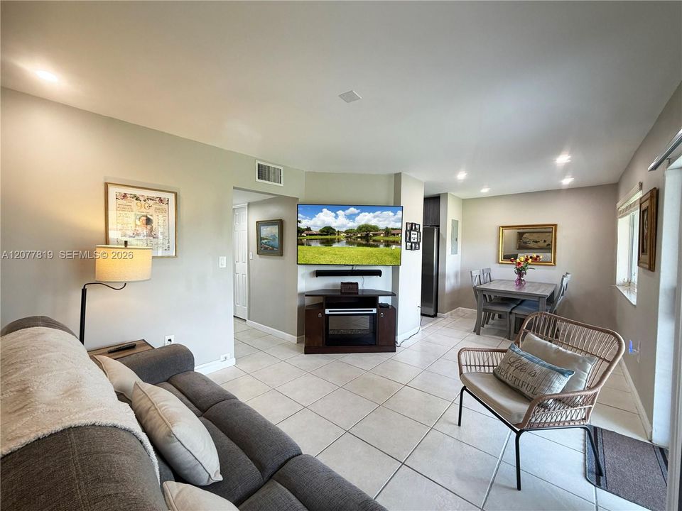 For Sale: $369,000 (4 beds, 3 baths, 1353 Square Feet)