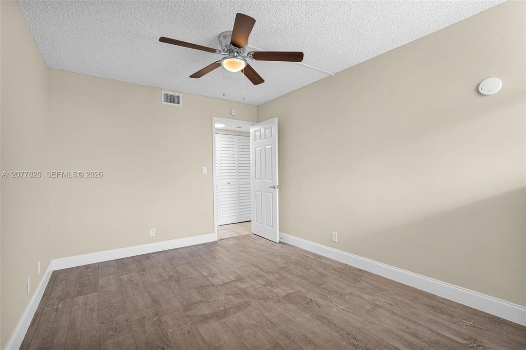 For Sale: $190,000 (2 beds, 2 baths, 920 Square Feet)