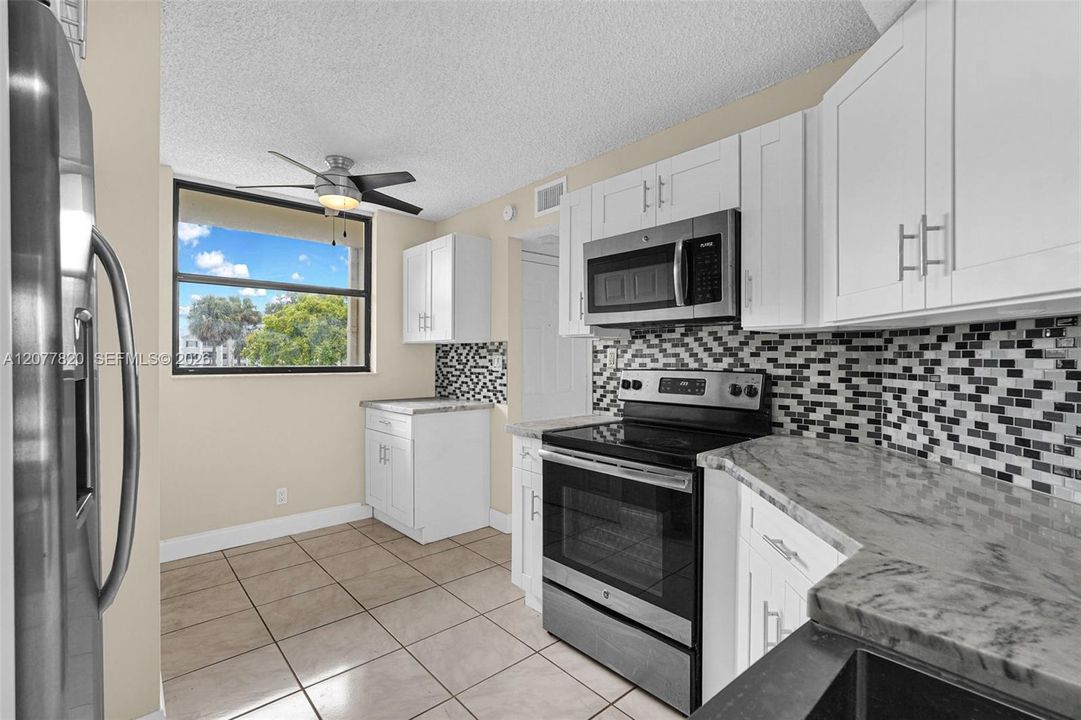 For Sale: $190,000 (2 beds, 2 baths, 920 Square Feet)