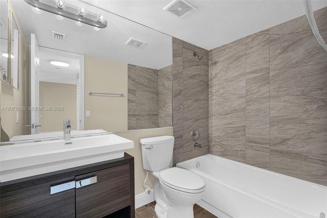 For Sale: $190,000 (2 beds, 2 baths, 920 Square Feet)