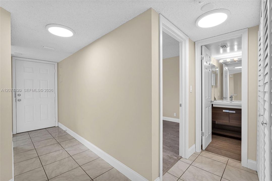 For Sale: $190,000 (2 beds, 2 baths, 920 Square Feet)