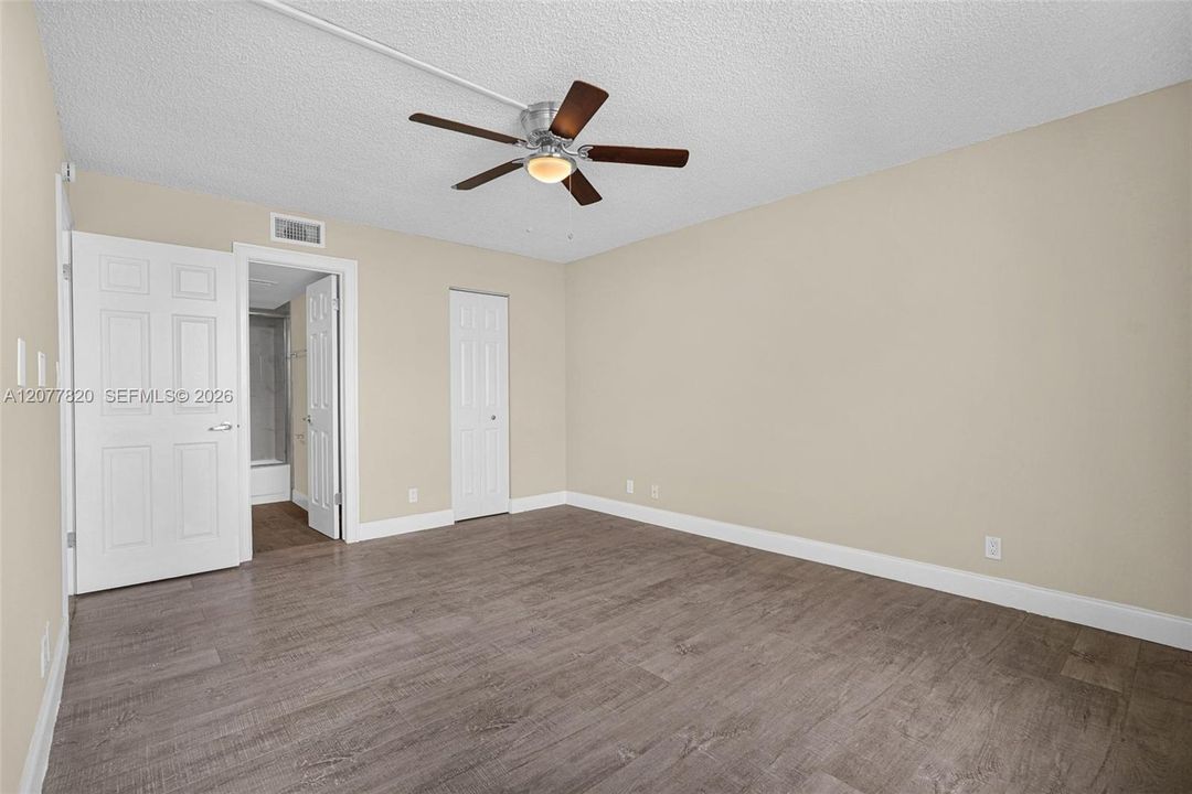 For Sale: $190,000 (2 beds, 2 baths, 920 Square Feet)