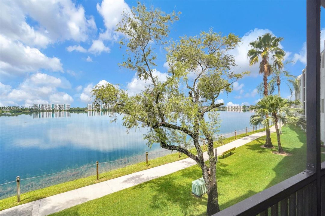 For Sale: $190,000 (2 beds, 2 baths, 920 Square Feet)