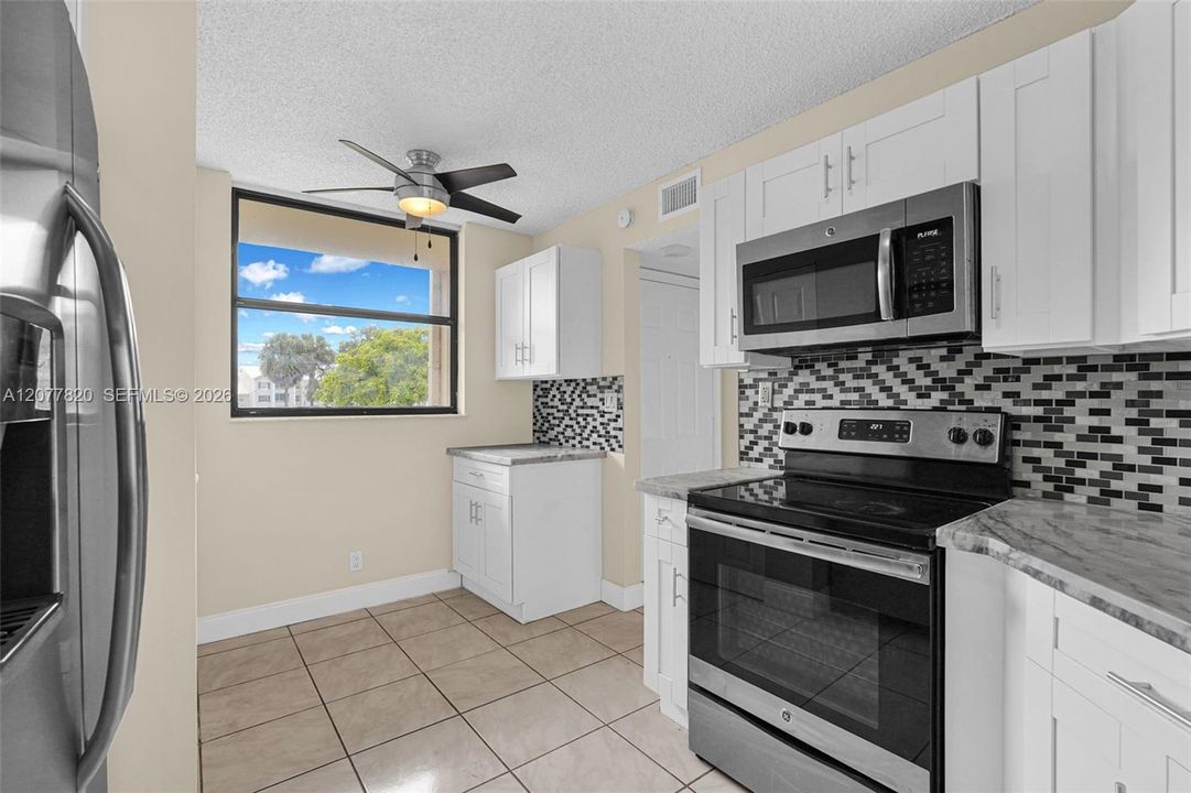 For Sale: $190,000 (2 beds, 2 baths, 920 Square Feet)